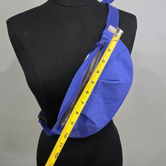 🐢 Athleta Kinetic Waist Bag Blue-Sold Out! - Picture 14 of 14